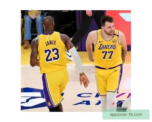 湖人遭活塞双杀无缘十连胜东契奇空砍32分詹姆斯带伤接近三双